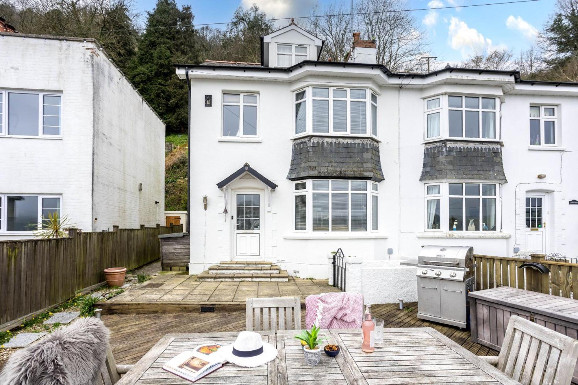 Uphigh - Elevated Family Home With Stunning River Views Dartmouth Eksteriør bilde
