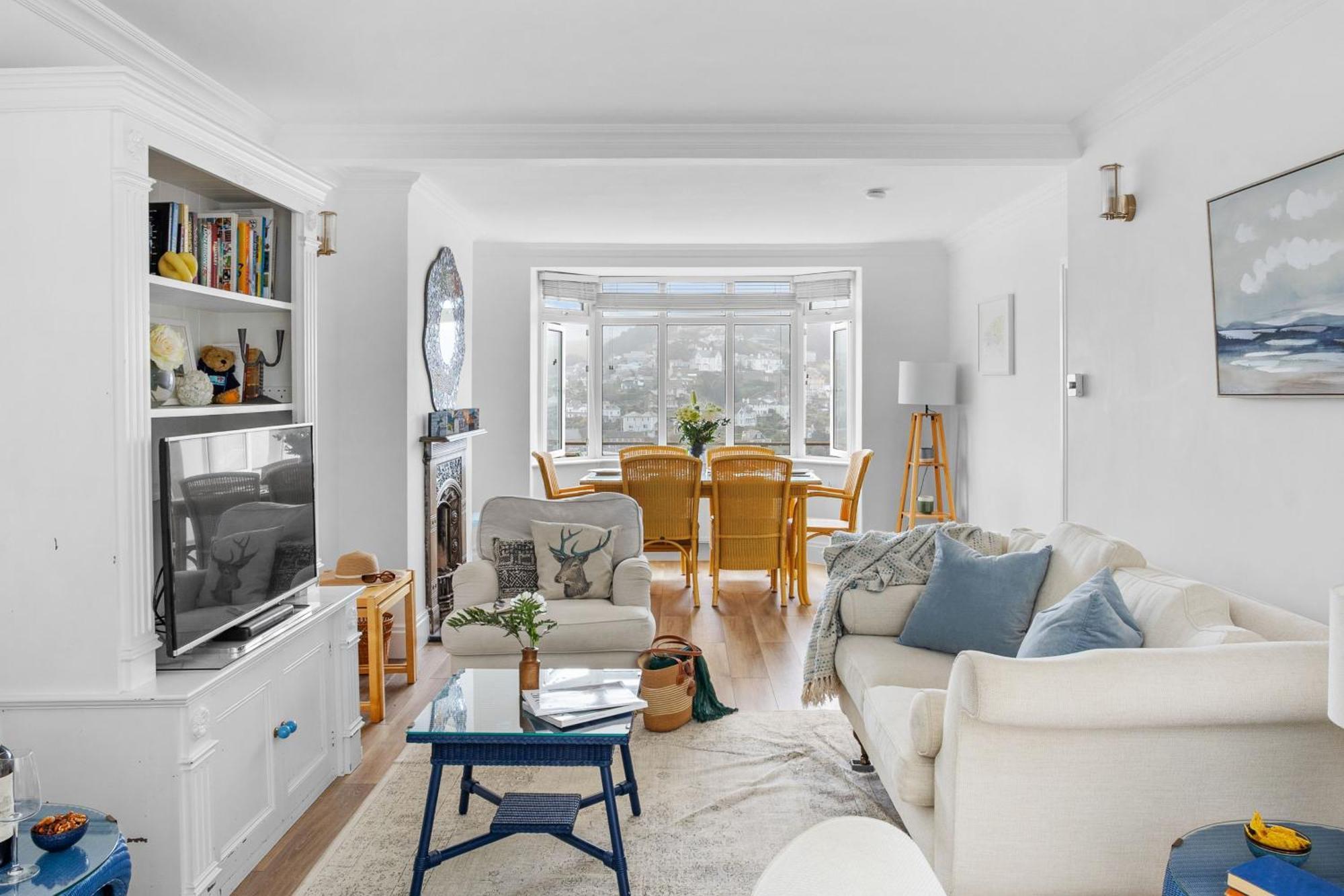 Uphigh - Elevated Family Home With Stunning River Views Dartmouth Eksteriør bilde